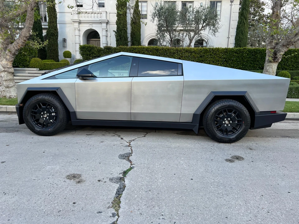 2024 Tesla Cybertruck - Image 19 of 31