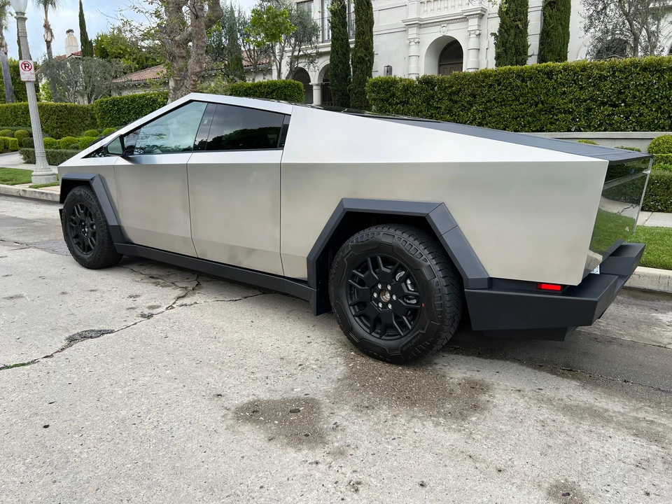 2024 Tesla Cybertruck - Image 23 of 31