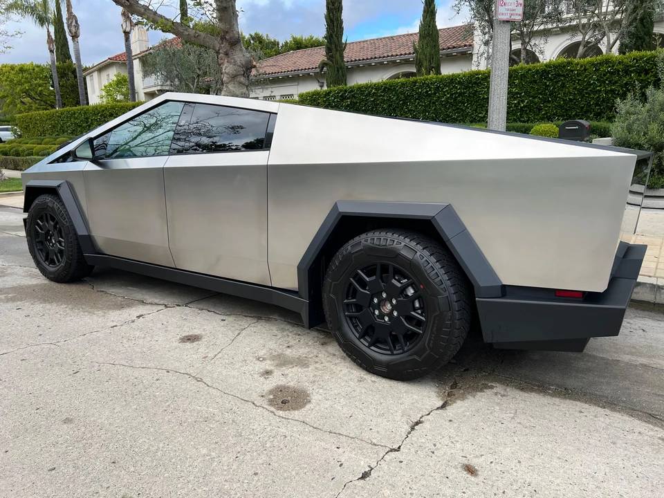 2024 Tesla Cybertruck - Image 21 of 31