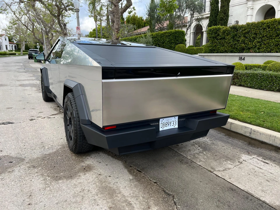2024 Tesla Cybertruck - Image 24 of 31