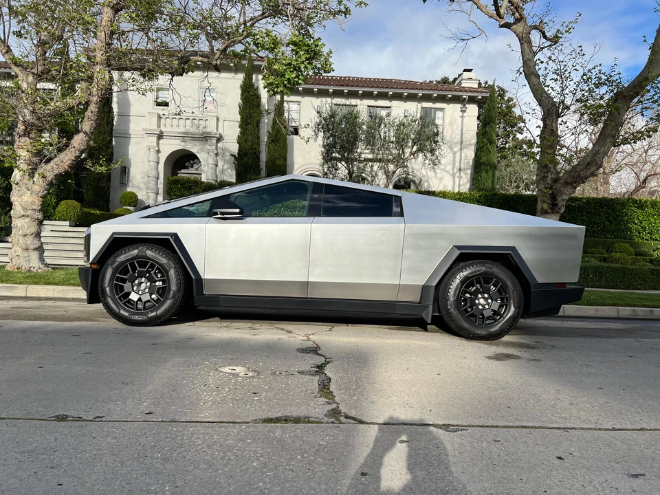 2024 Tesla Cybertruck - Image 16 of 31
