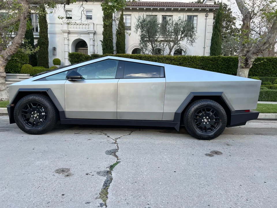 2024 Tesla Cybertruck - Image 20 of 31
