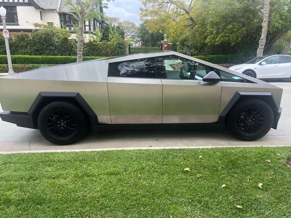2024 Tesla Cybertruck - Image 31 of 31
