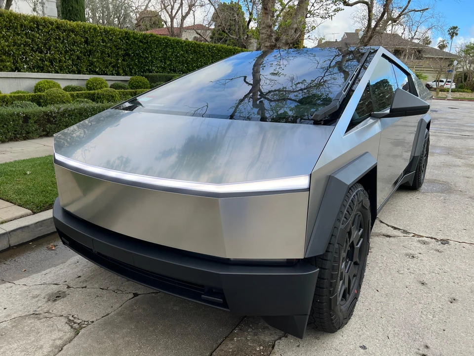 2024 Tesla Cybertruck - Image 12 of 31