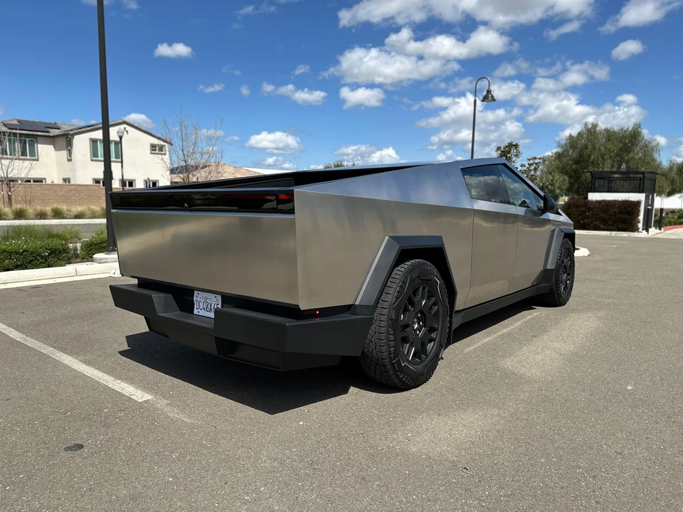2024 Tesla Cybertruck - Image 18 of 30