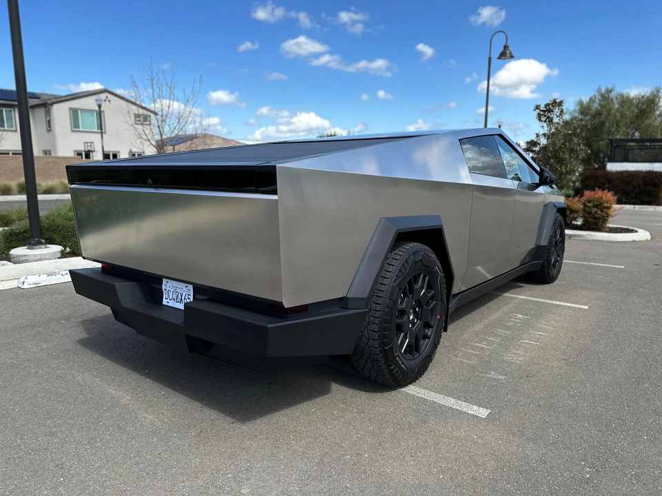 2024 Tesla Cybertruck - Image 17 of 30
