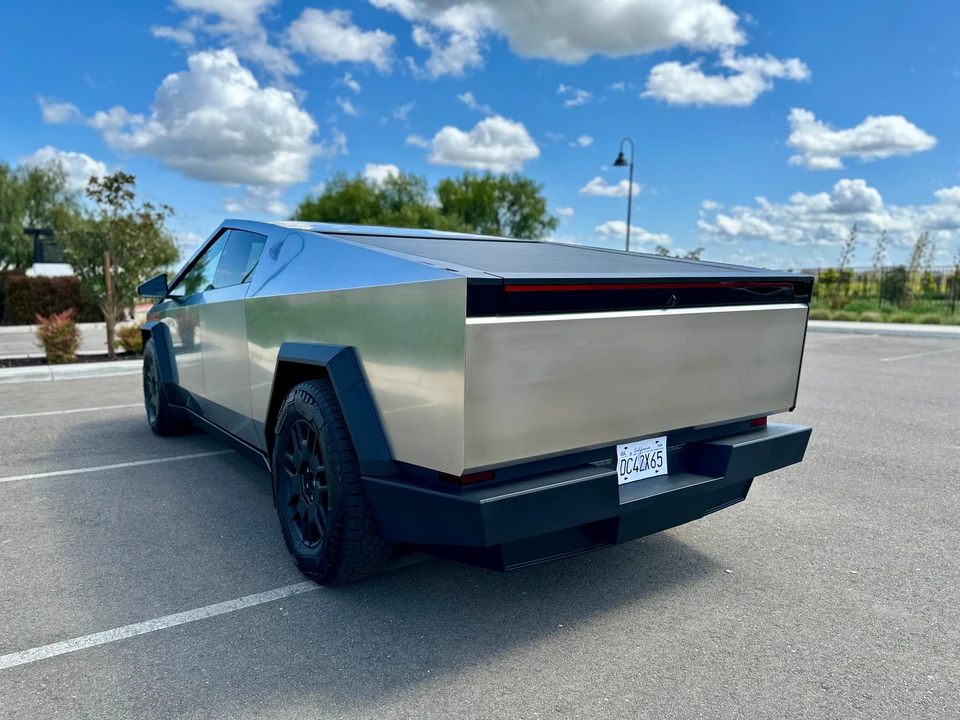 2024 Tesla Cybertruck - Image 14 of 30