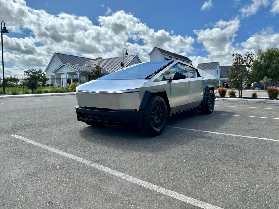 2024 Tesla Cybertruck - Image 11 of 30