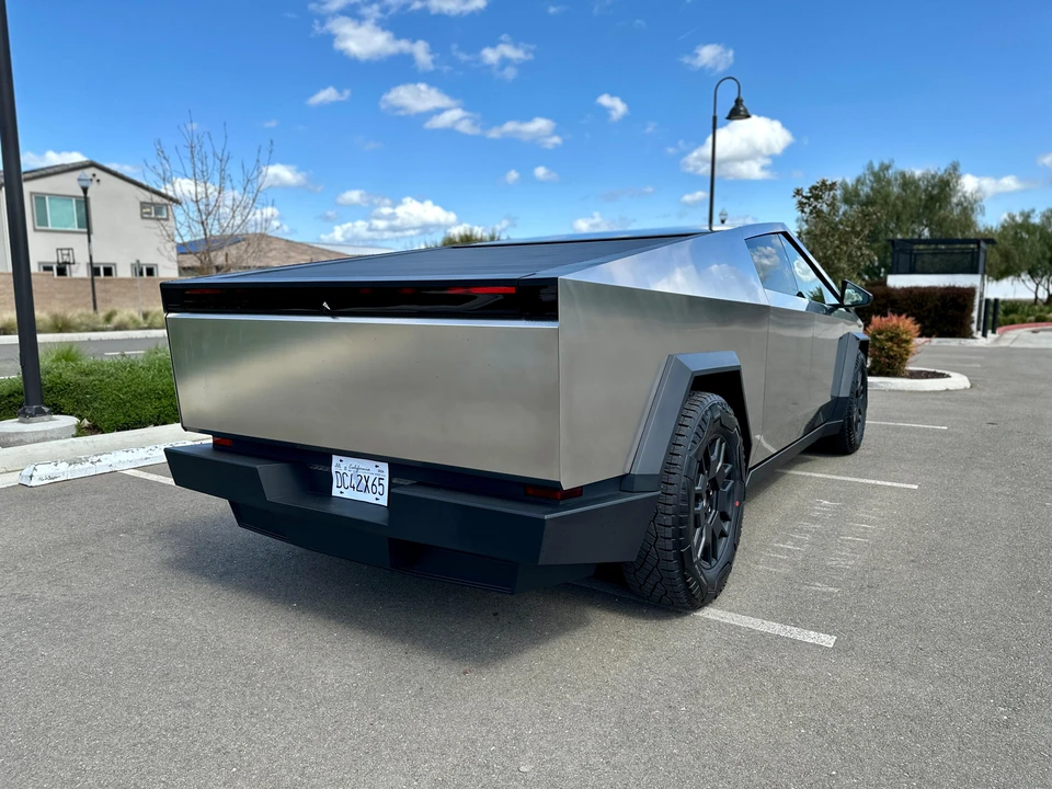 2024 Tesla Cybertruck - Image 16 of 30