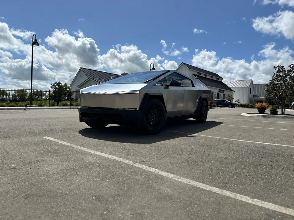 2024 Tesla Cybertruck - Image 10 of 30