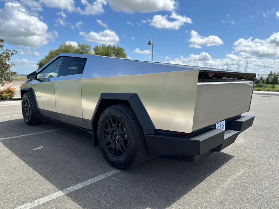 2024 Tesla Cybertruck - Image 13 of 30