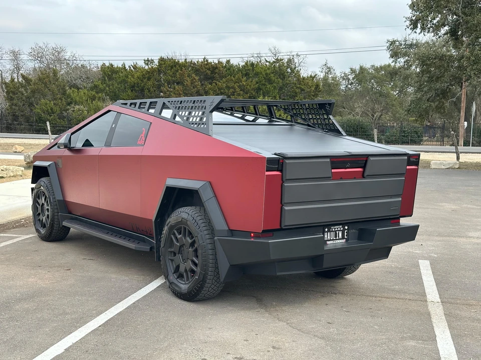 2024 Tesla Cybertruck - Image 16 of 31