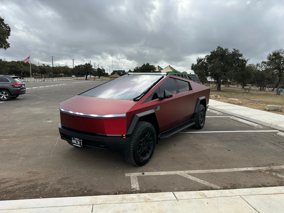 2024 Tesla Cybertruck - Image 8 of 31