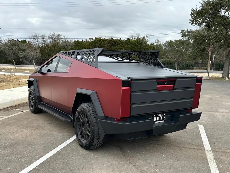 2024 Tesla Cybertruck - Image 17 of 31