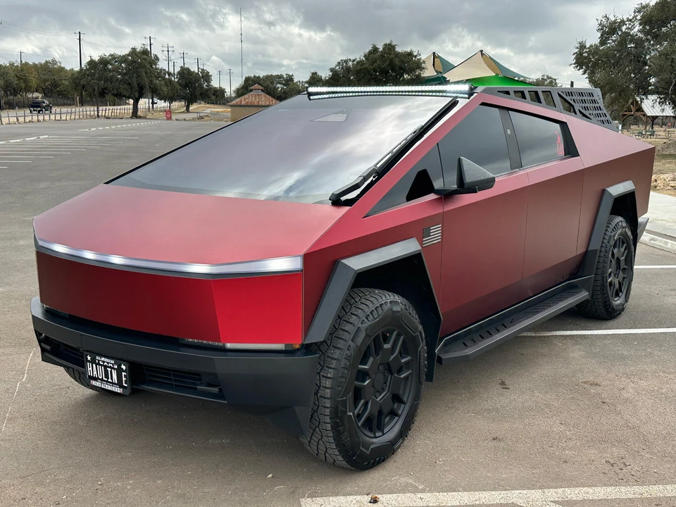 2024 Tesla Cybertruck - Image 9 of 31