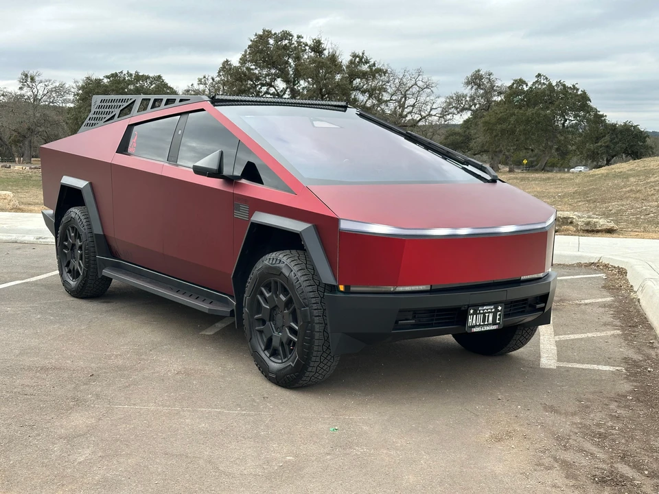 2024 Tesla Cybertruck - Image 28 of 31