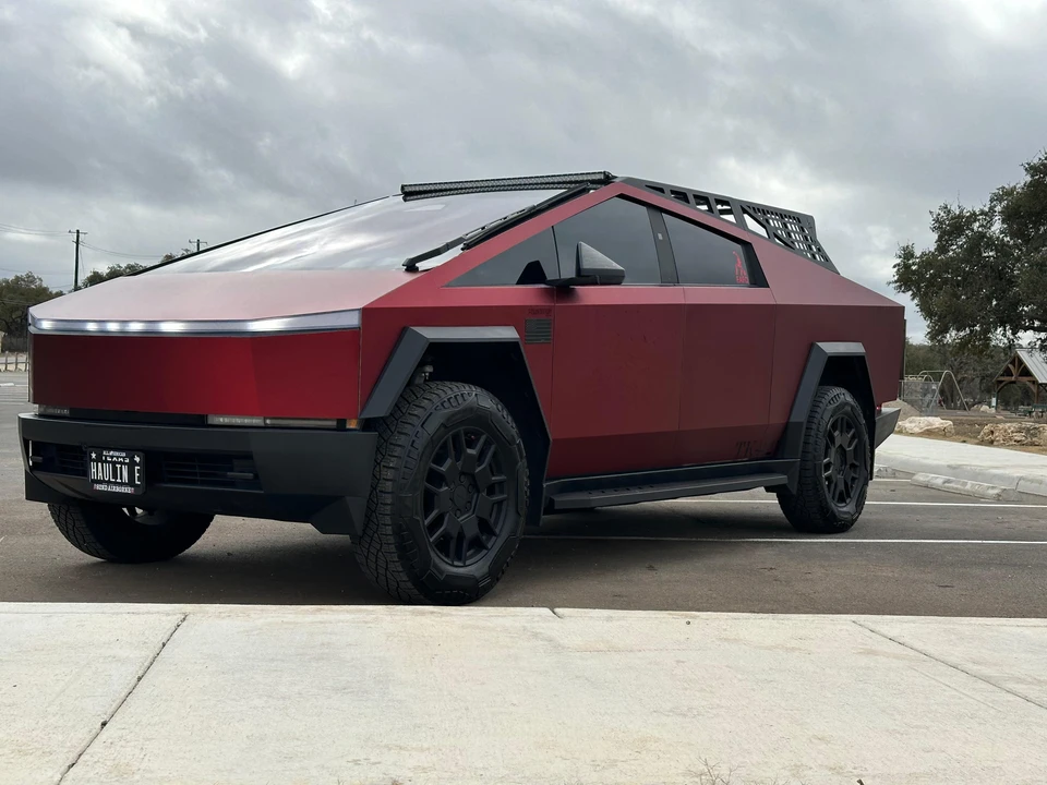 2024 Tesla Cybertruck - Image 11 of 31