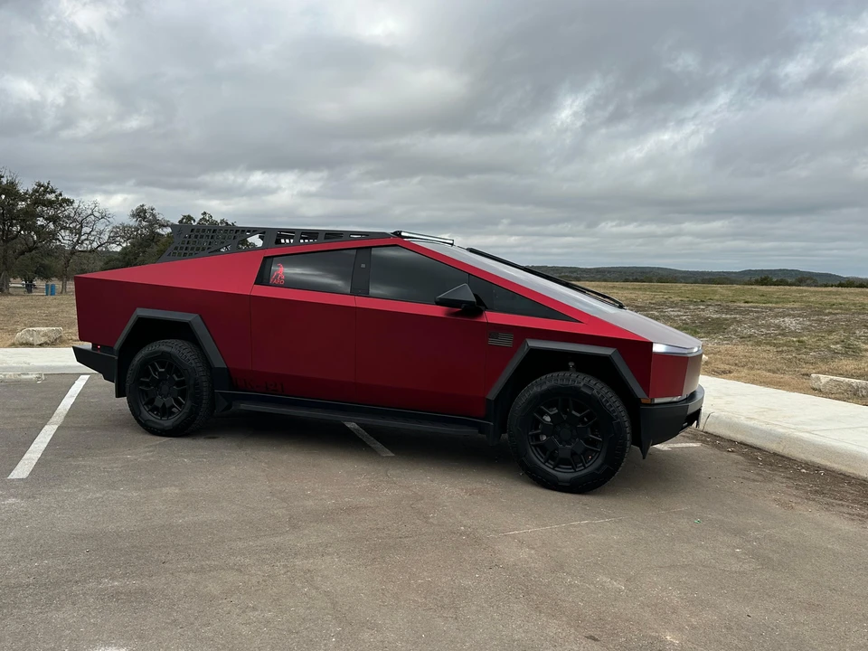 2024 Tesla Cybertruck - Image 25 of 31