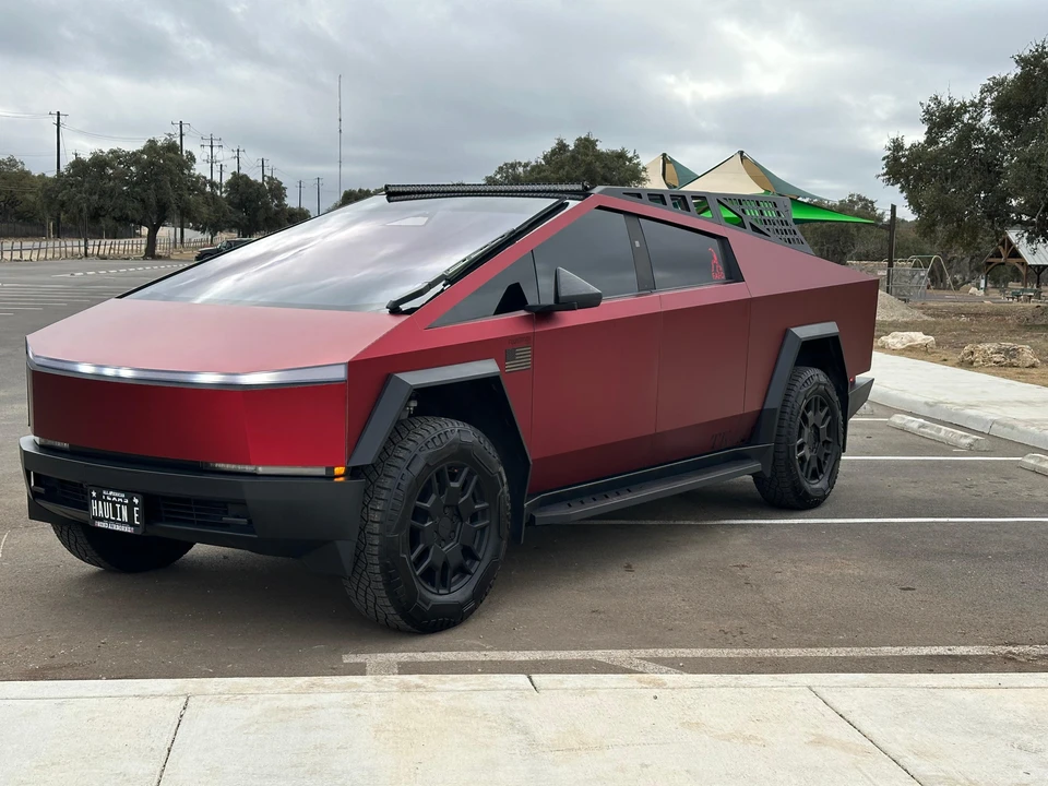 2024 Tesla Cybertruck - Image 10 of 31