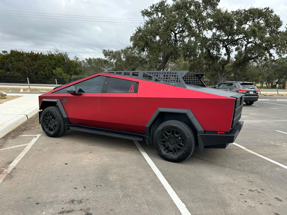 2024 Tesla Cybertruck - Image 15 of 31