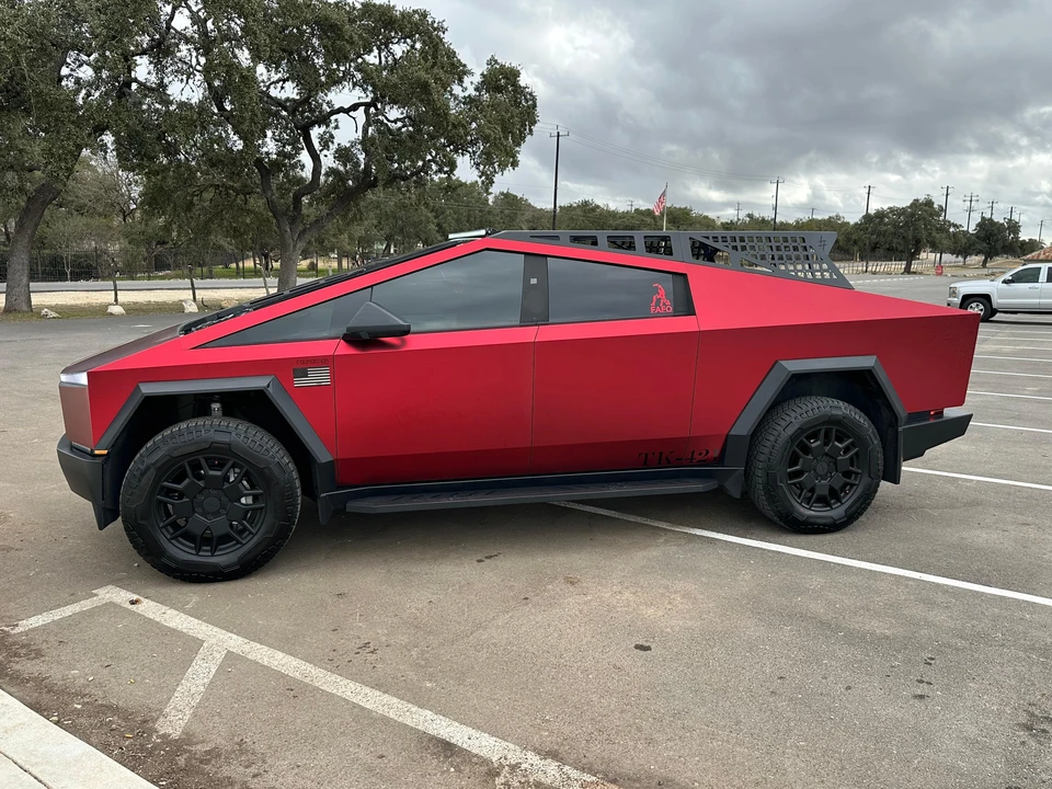 2024 Tesla Cybertruck - Image 13 of 31