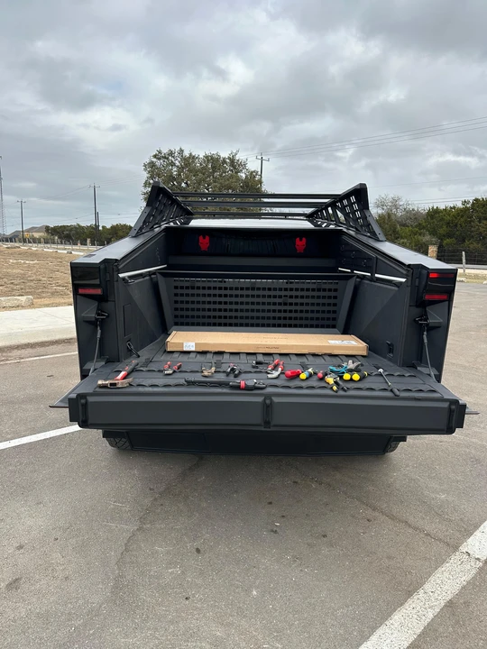 2024 Tesla Cybertruck - Image 18 of 31