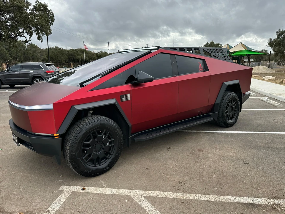 2024 Tesla Cybertruck - Image 12 of 31