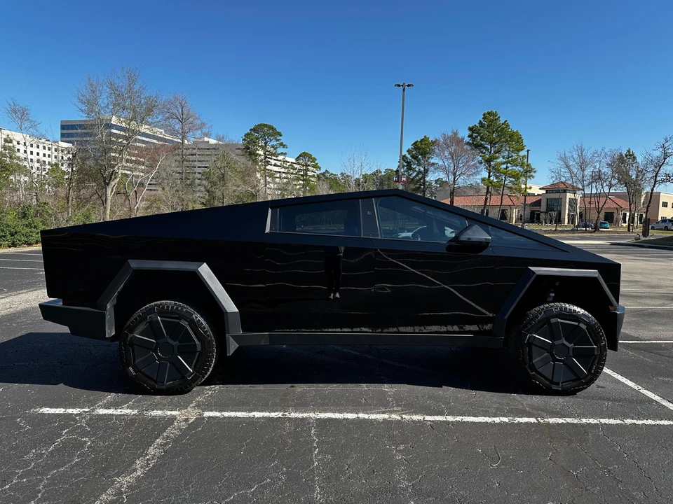 2024 Tesla Cybertruck - Image 16 of 31