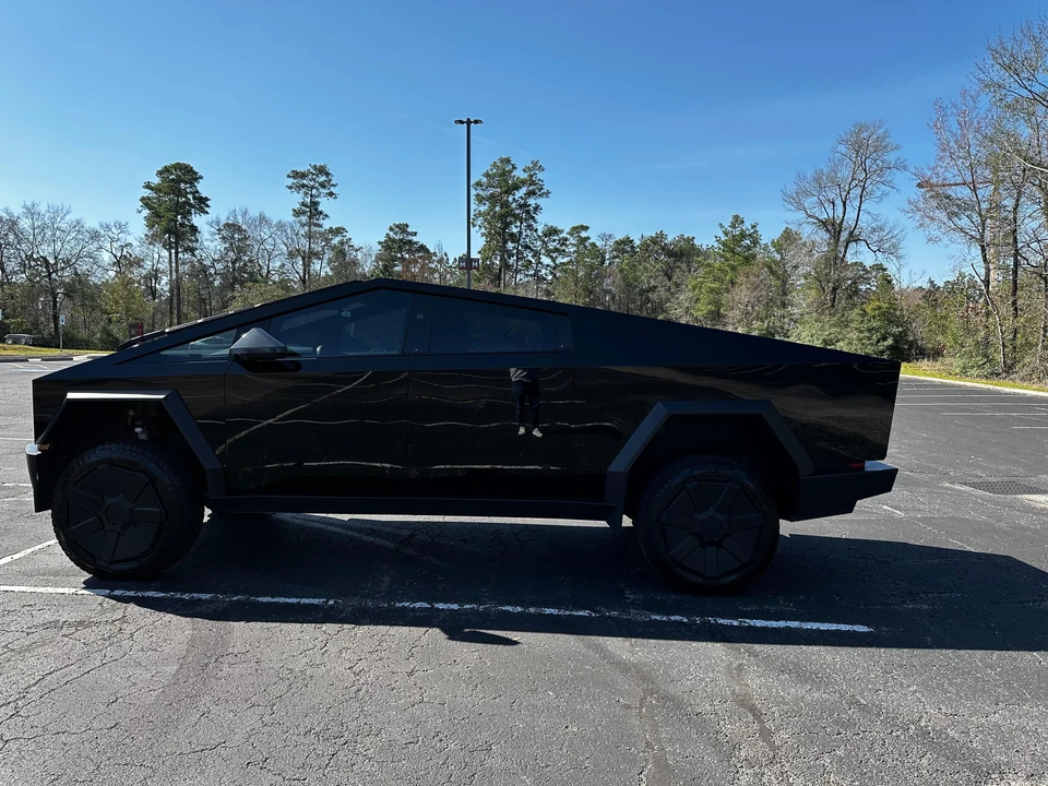2024 Tesla Cybertruck - Image 9 of 31
