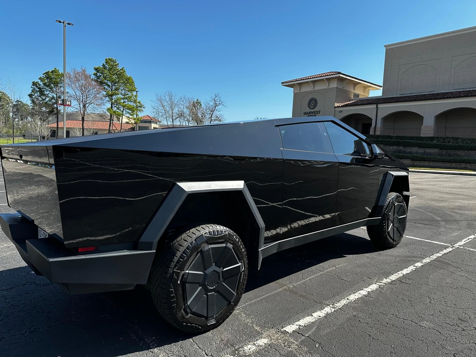 2024 Tesla Cybertruck - Image 15 of 31