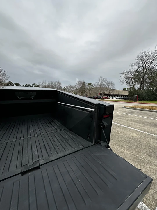 2024 Tesla Cybertruck - Image 29 of 31