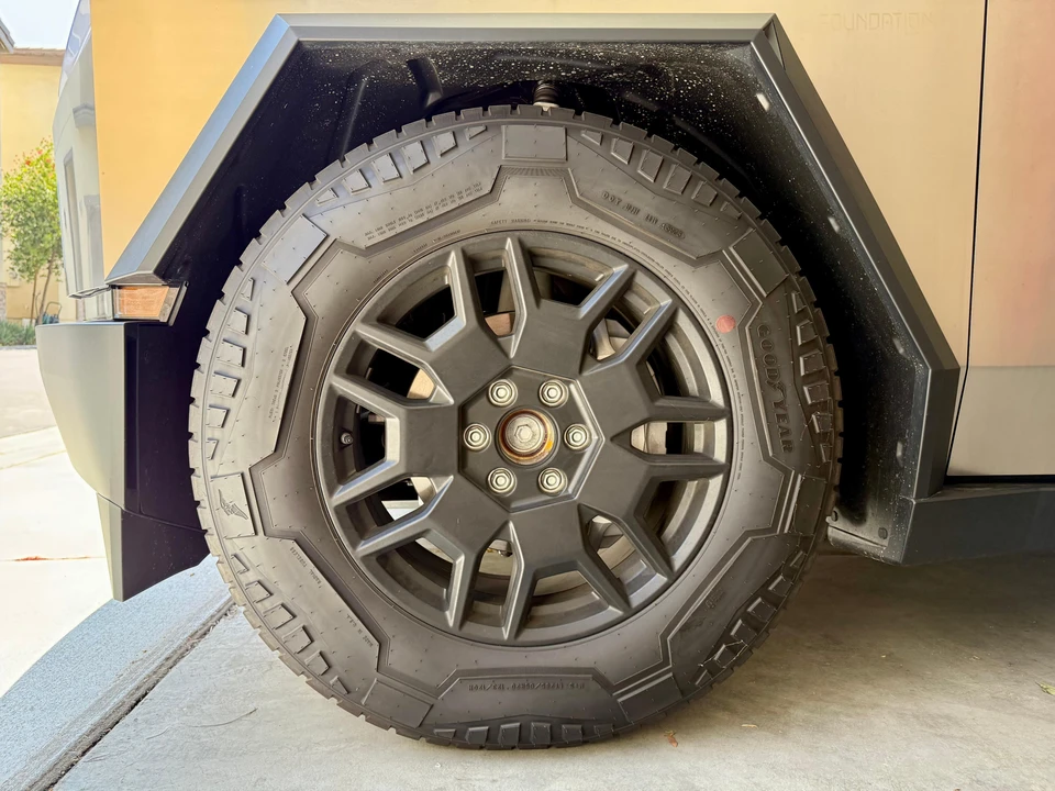 2024 Tesla Cybertruck - Image 28 of 31