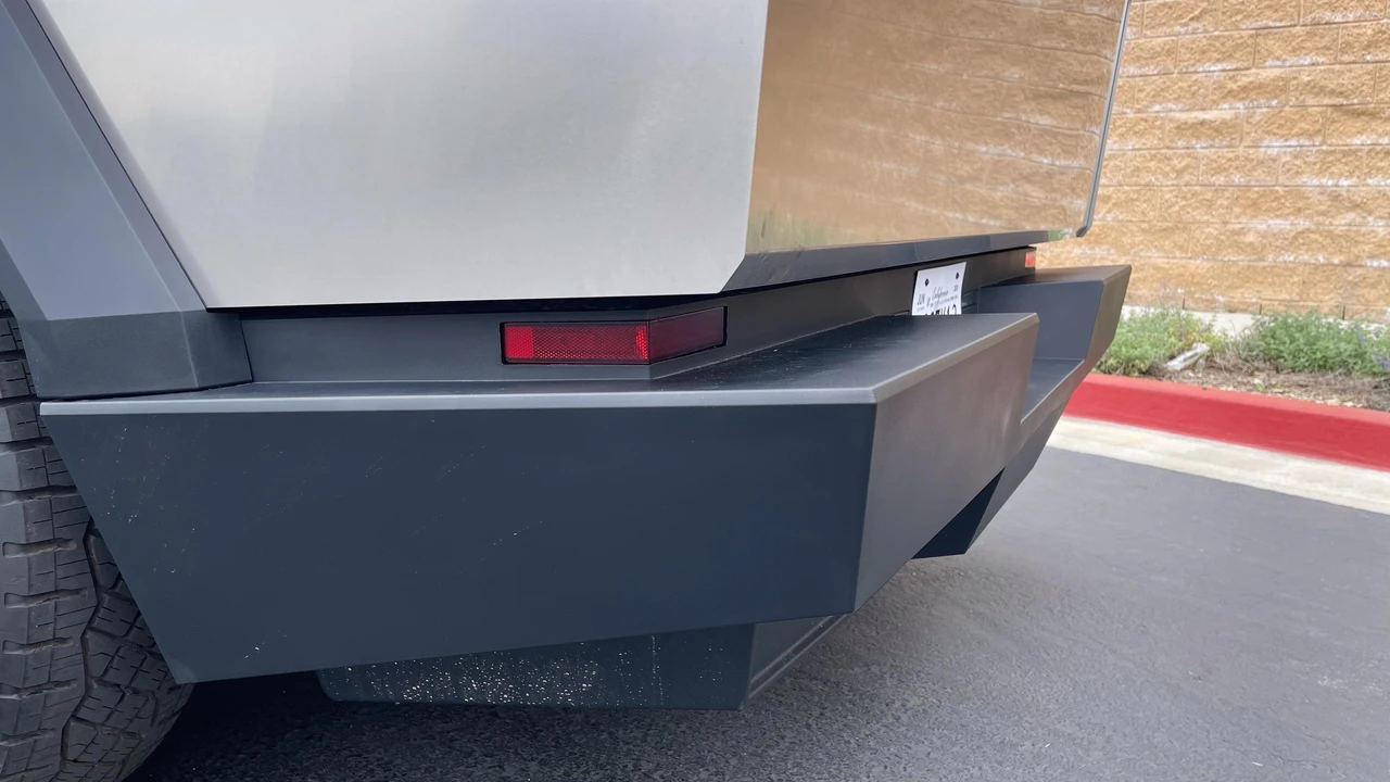 2024 Tesla Cybertruck - Image 19 of 31