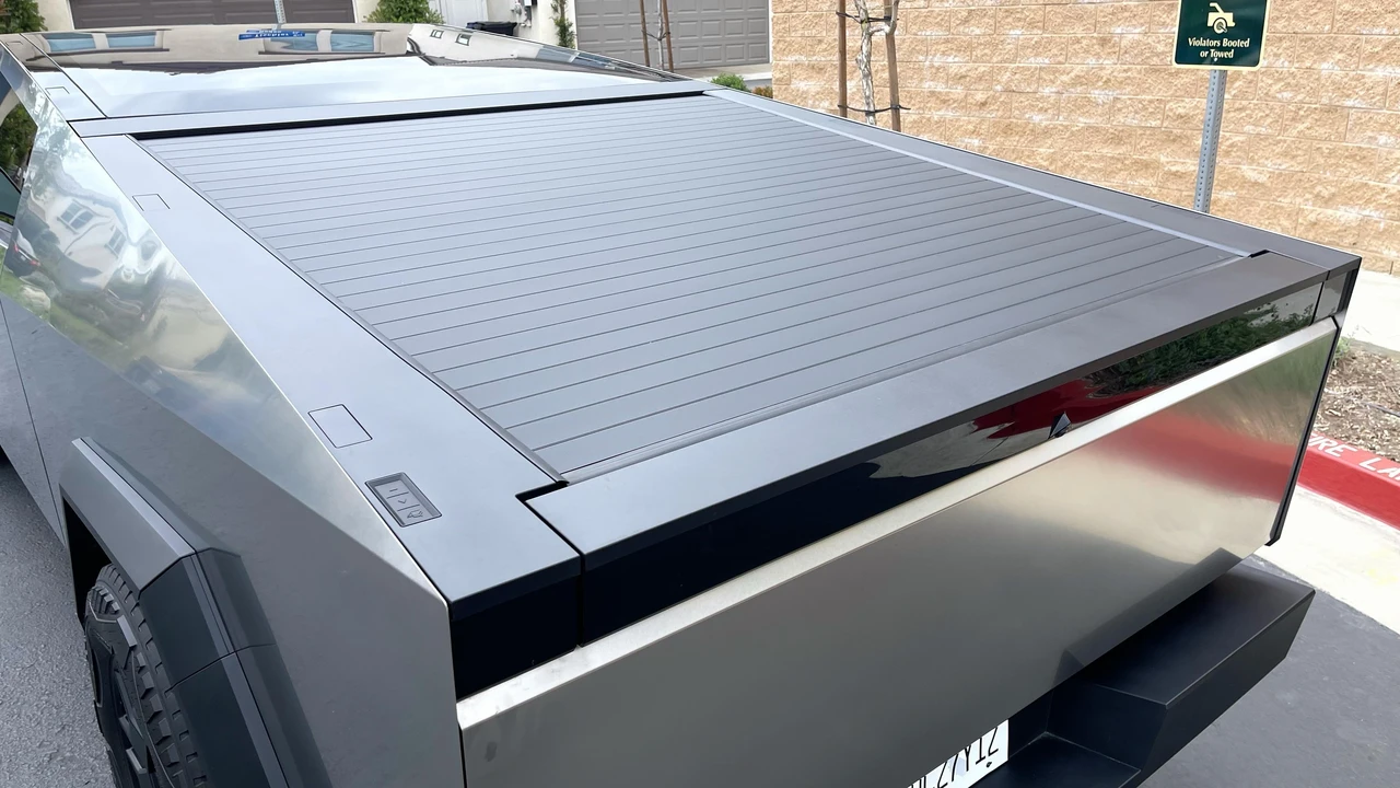 2024 Tesla Cybertruck - Image 20 of 31