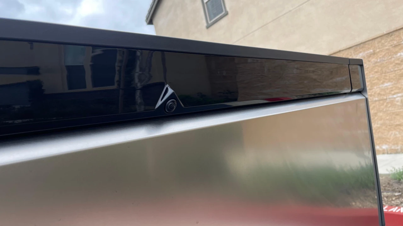 2024 Tesla Cybertruck - Image 24 of 31