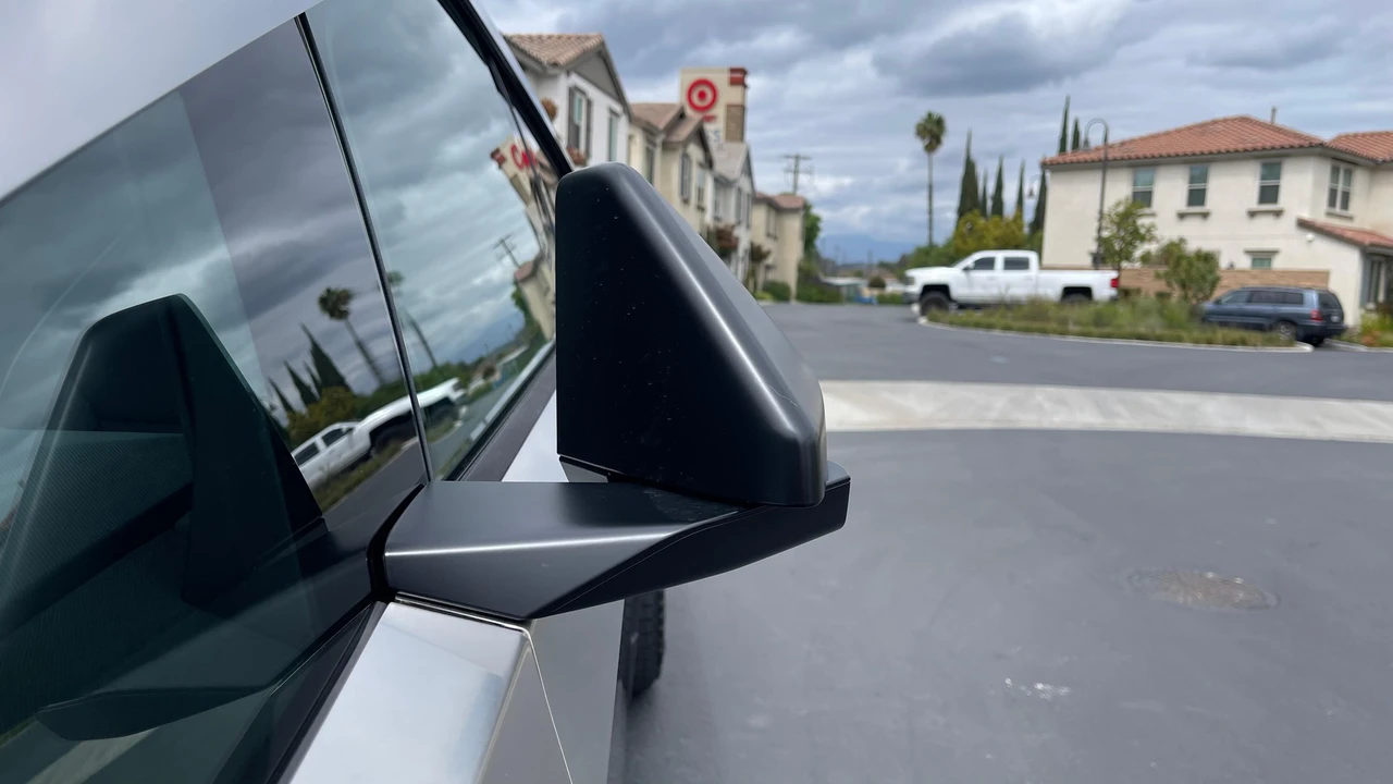 2024 Tesla Cybertruck - Image 15 of 31