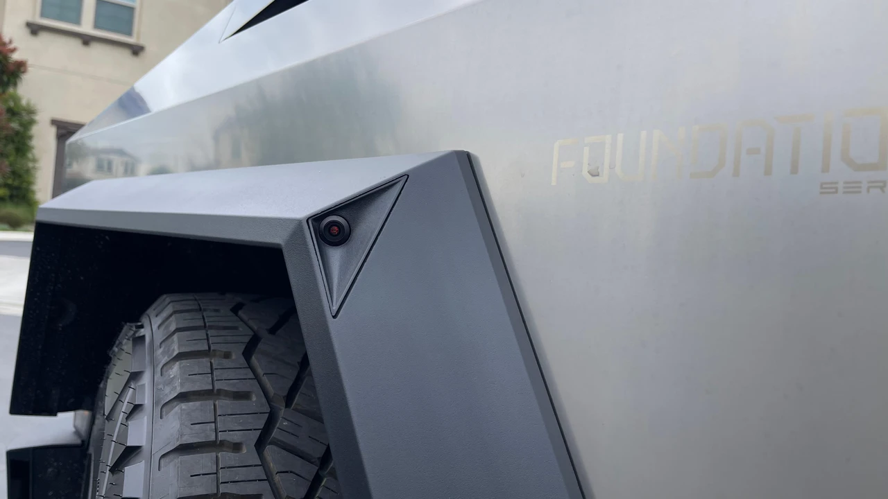 2024 Tesla Cybertruck - Image 13 of 31