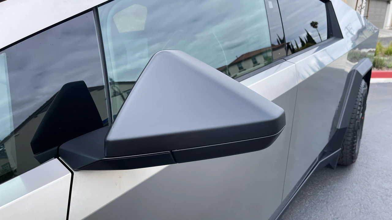 2024 Tesla Cybertruck - Image 16 of 31