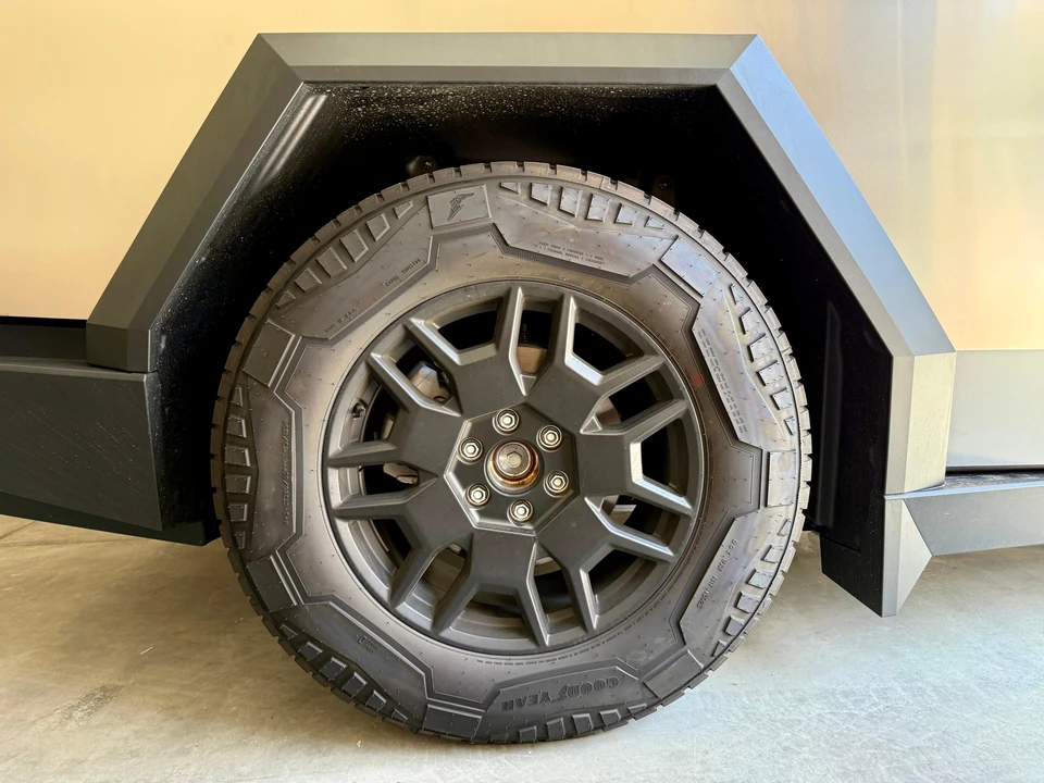 2024 Tesla Cybertruck - Image 30 of 31