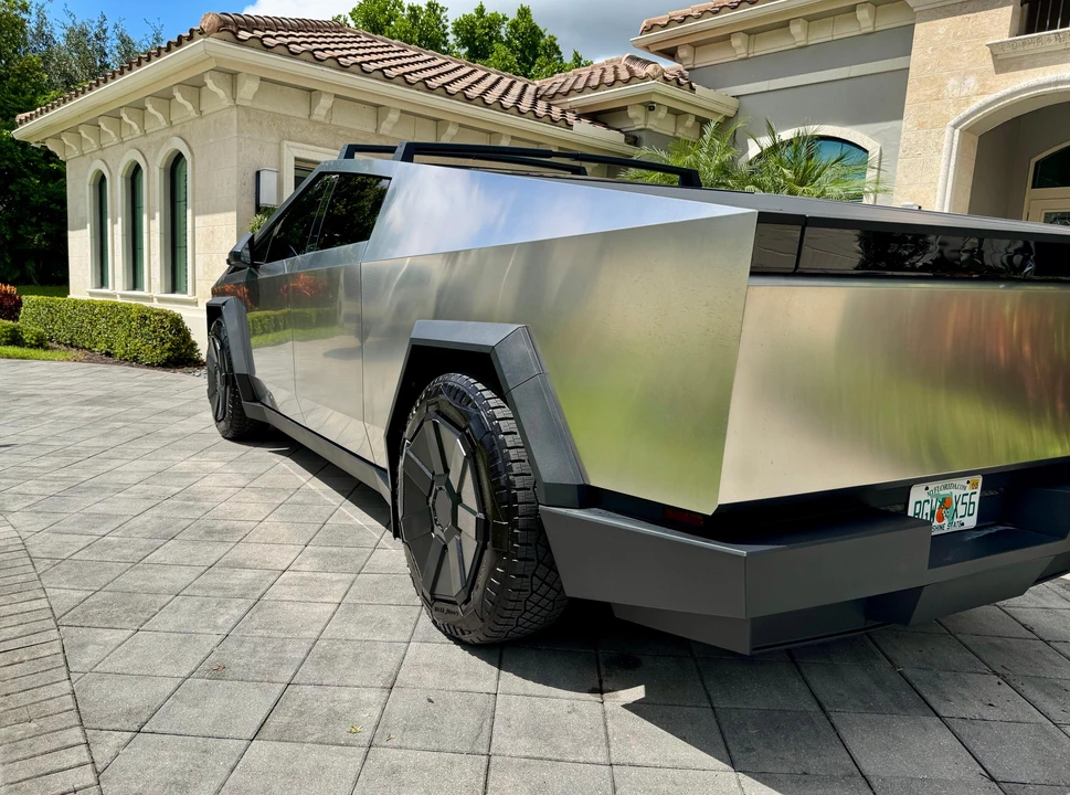 2024 Tesla Cybertruck - Image 15 of 31