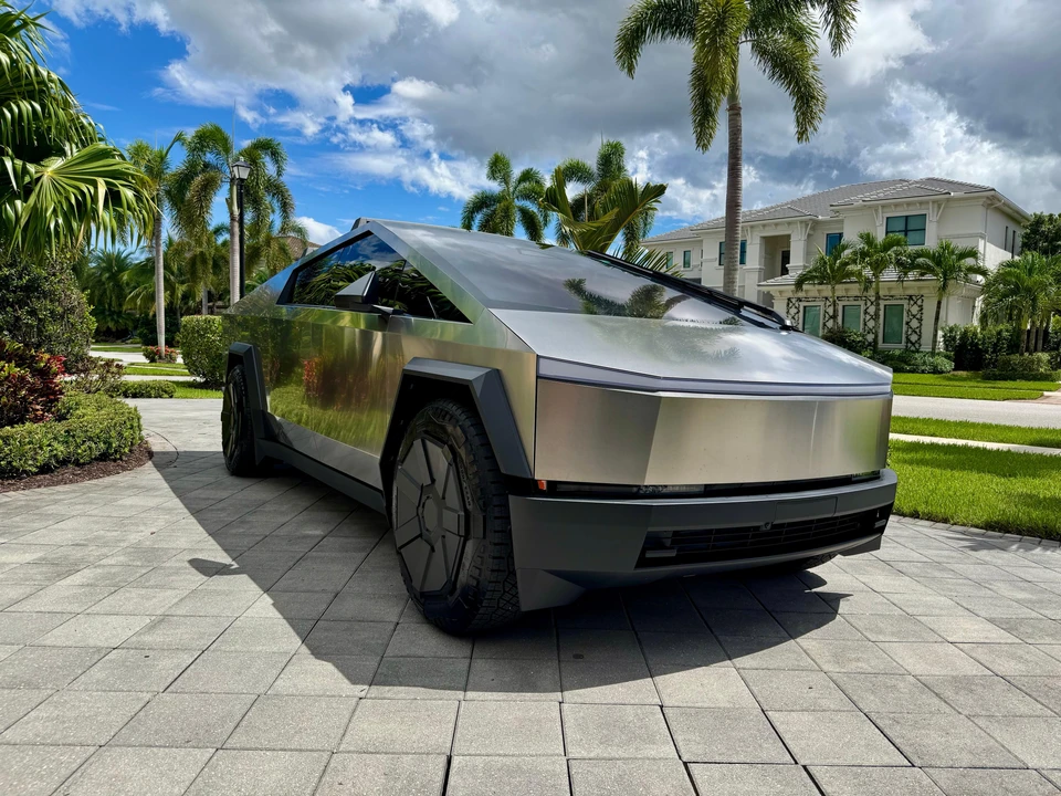 2024 Tesla Cybertruck - Image 11 of 31