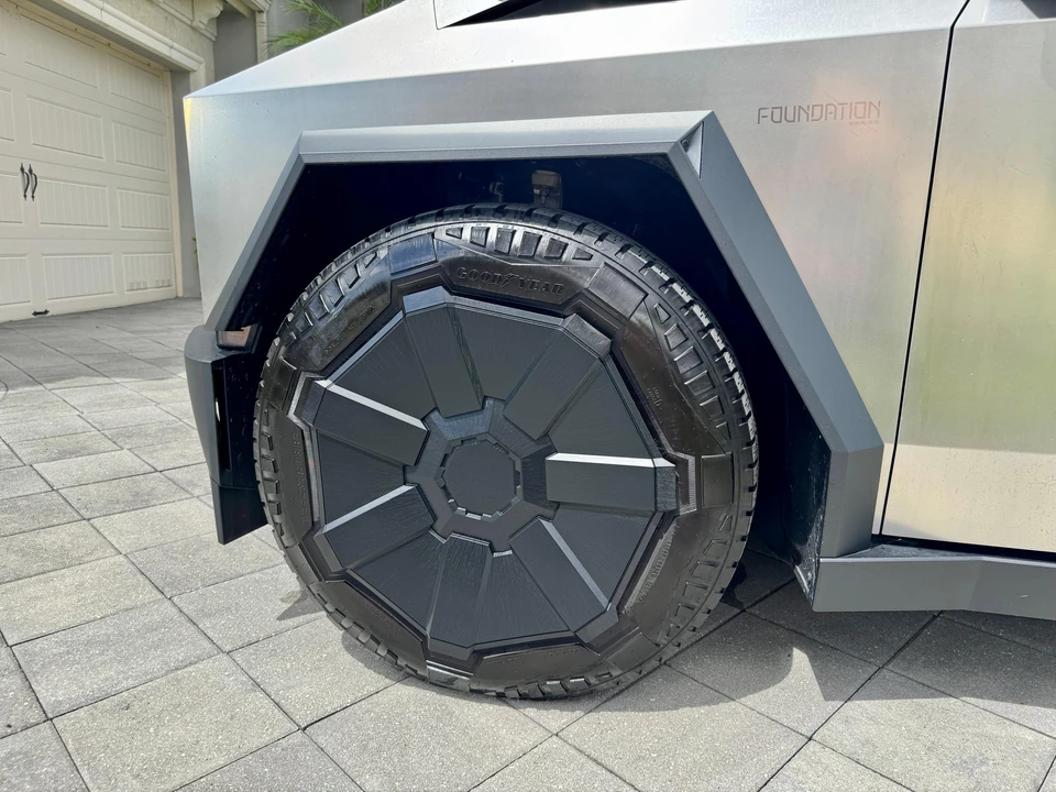 2024 Tesla Cybertruck - Image 21 of 31