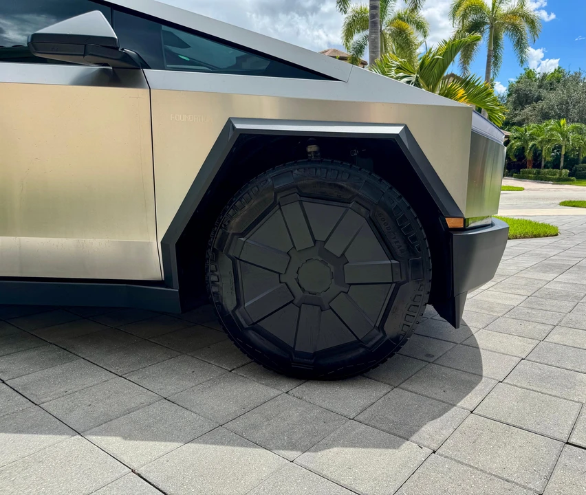 2024 Tesla Cybertruck - Image 24 of 31