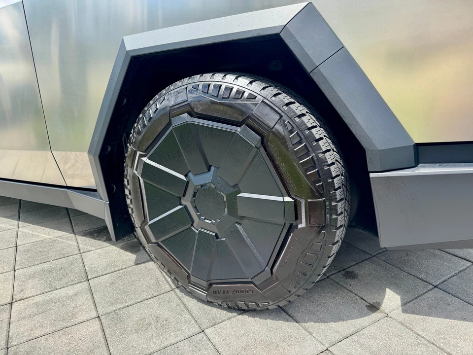 2024 Tesla Cybertruck - Image 22 of 31