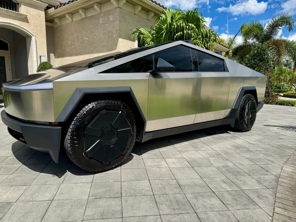 2024 Tesla Cybertruck - Image 8 of 31