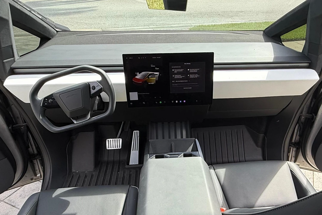 2024 Tesla Cybertruck - Image 25 of 31