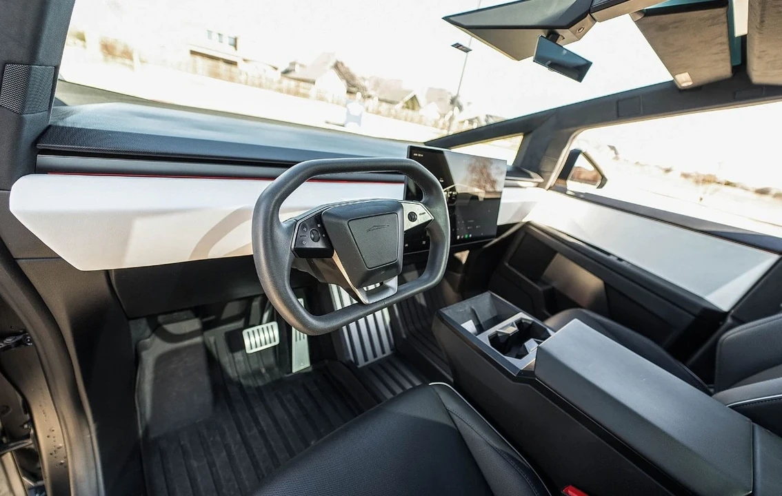 2024 Tesla Cybertruck - Image 14 of 21