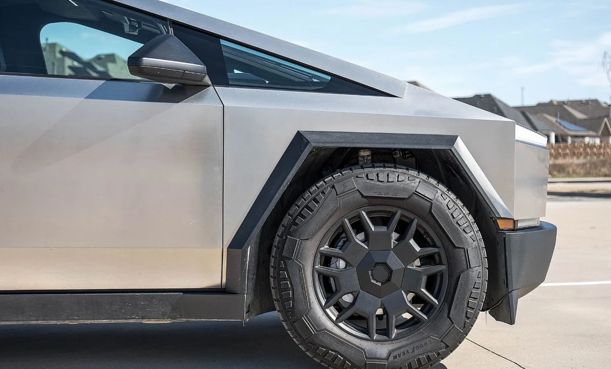 2024 Tesla Cybertruck - Image 18 of 21