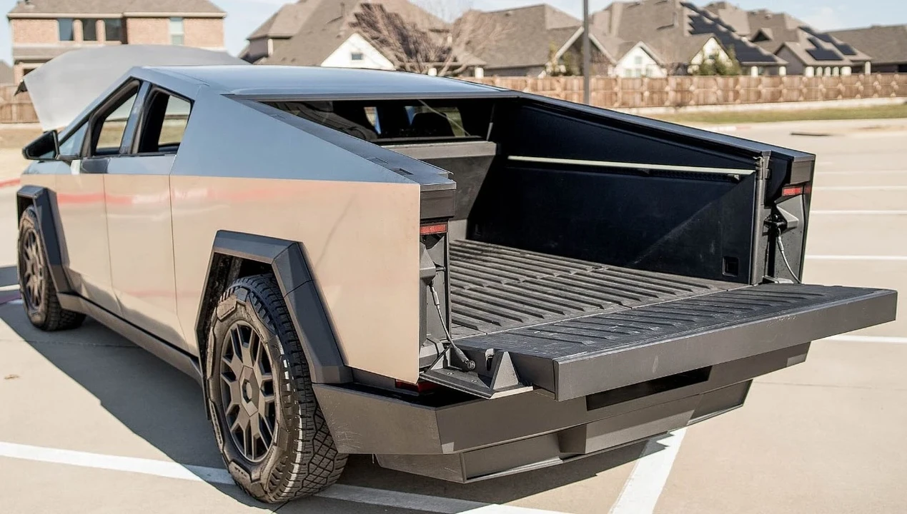 2024 Tesla Cybertruck - Image 10 of 21