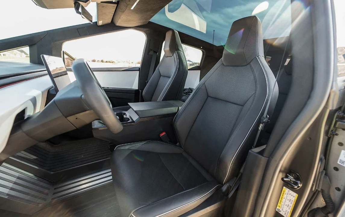 2024 Tesla Cybertruck - Image 15 of 21